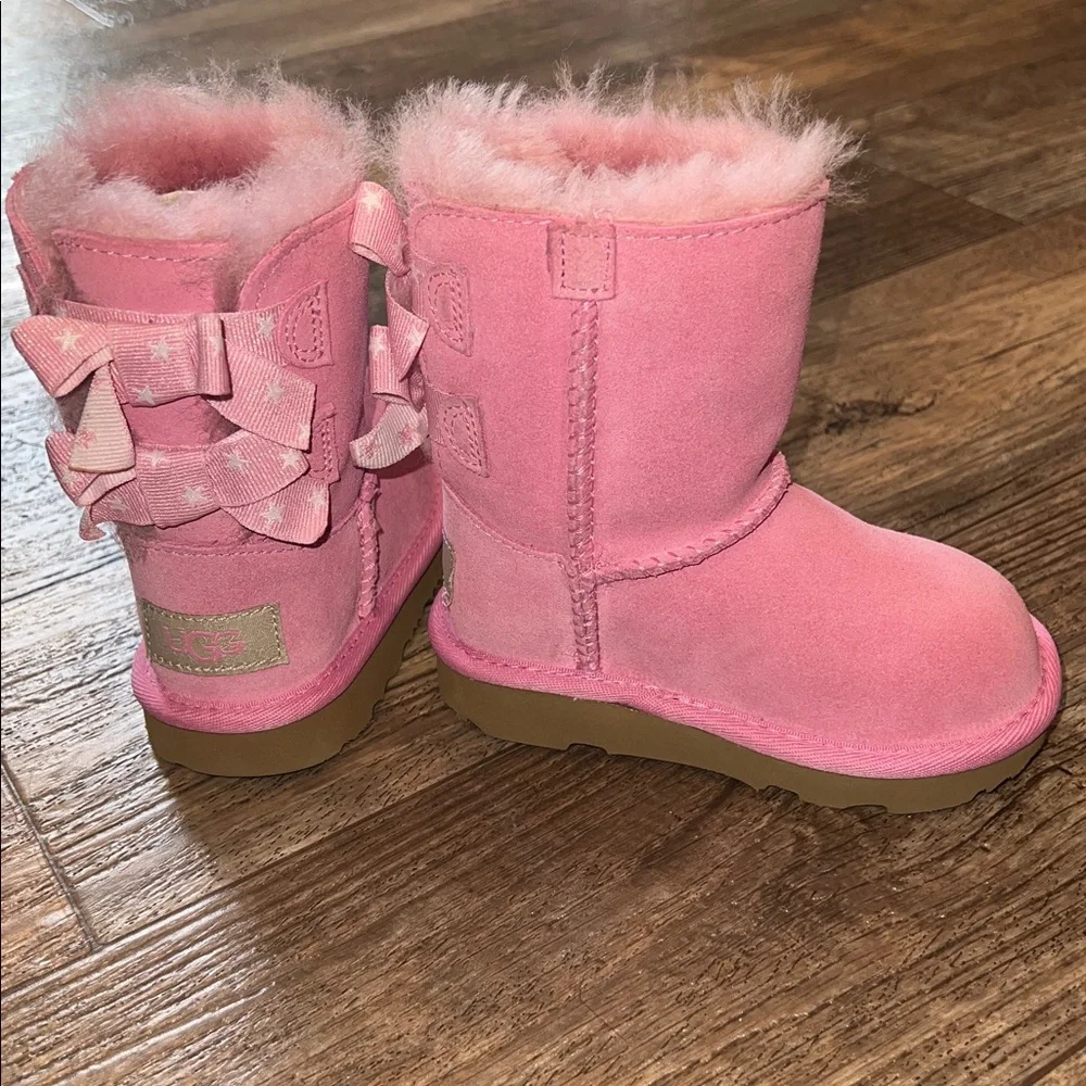 NWOT UGG Bailey Bow Boot Star